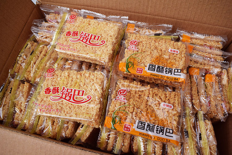 博多客膨化食品 手工糯米小米香酥鍋巴，原味與麻辣的雙重誘惑